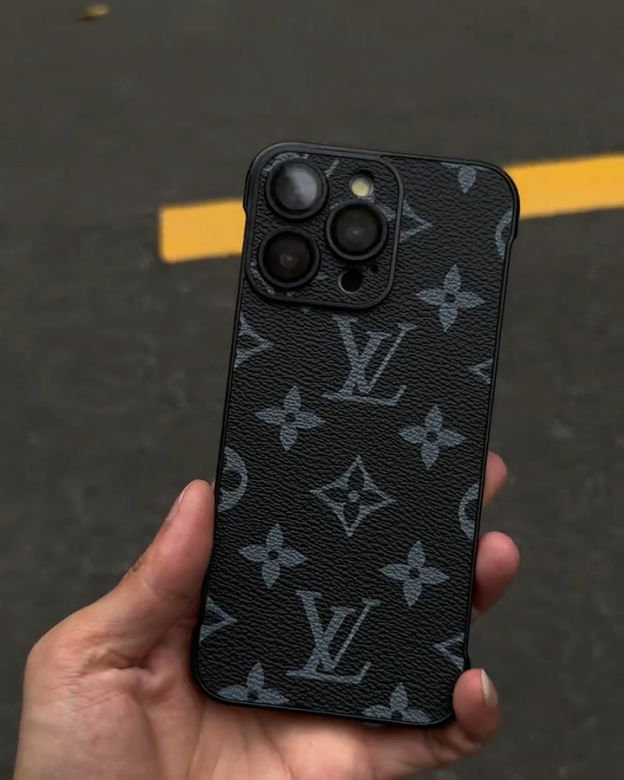 路易威登皮紋半包手機殼-CASEZONE